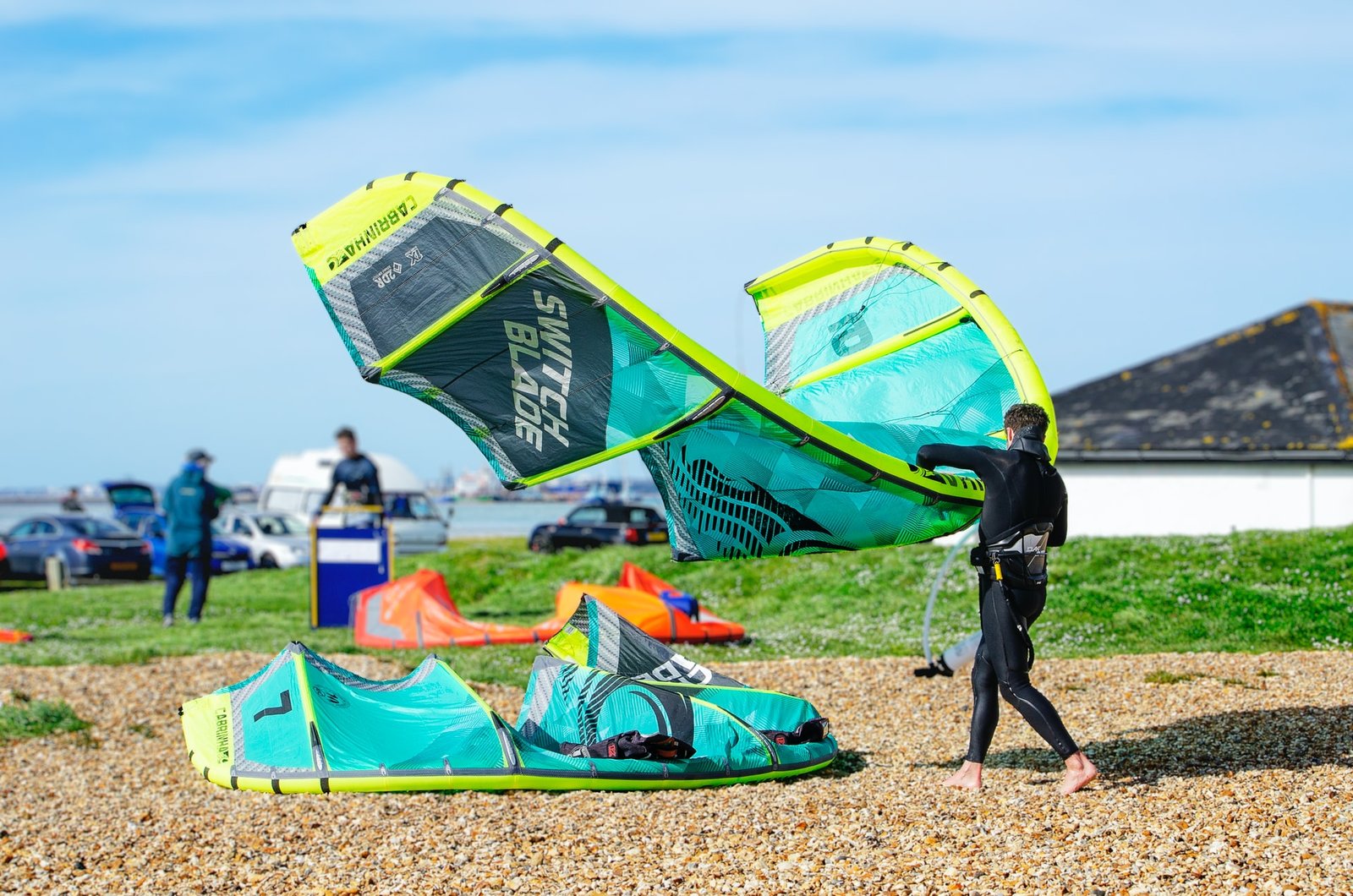 Man setting up his kite for kitesurfing