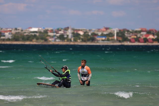 How To Kitesurf For Beginners