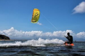 How To Kitesurf For Beginners