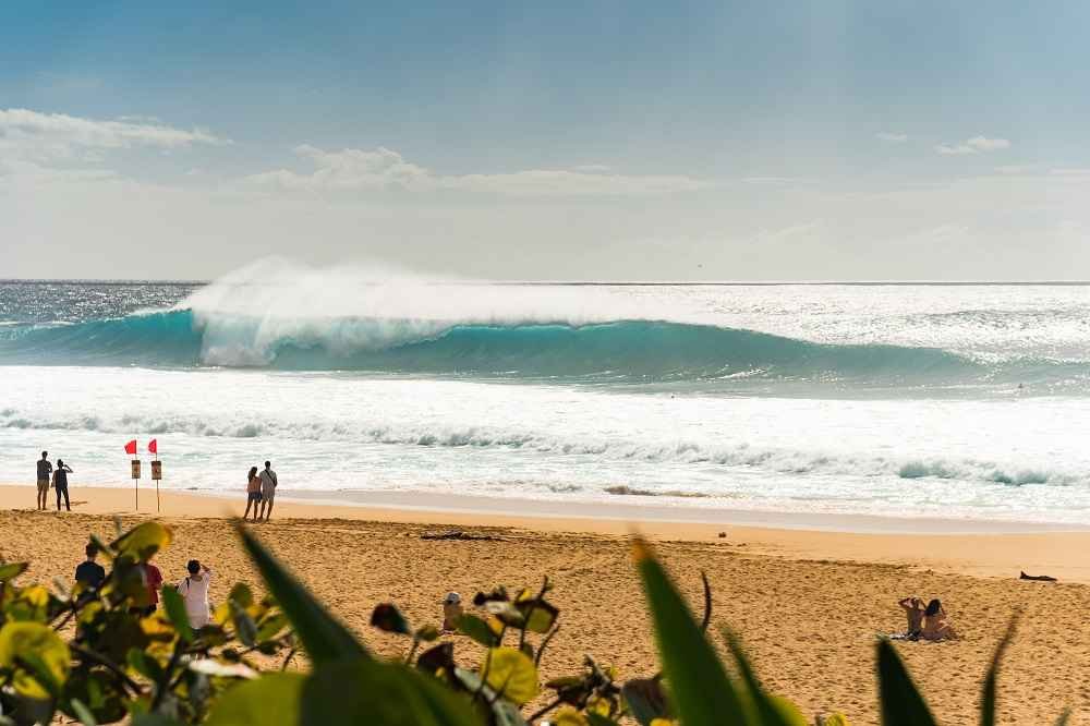 Pipeline Surfing Injuries - crowd watching world's most dangerous wave
