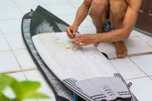 how to pack a surfboard for travel